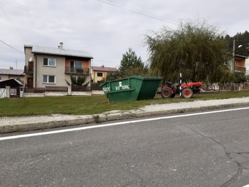 Ul. Zámocká po ľavej strane pred odbočkou na hrad